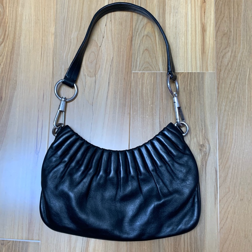 ❗️SOLD❗️🎉2xHP🎉 Yves Saint Laurent Black Handbag - Picture 2 of 9
